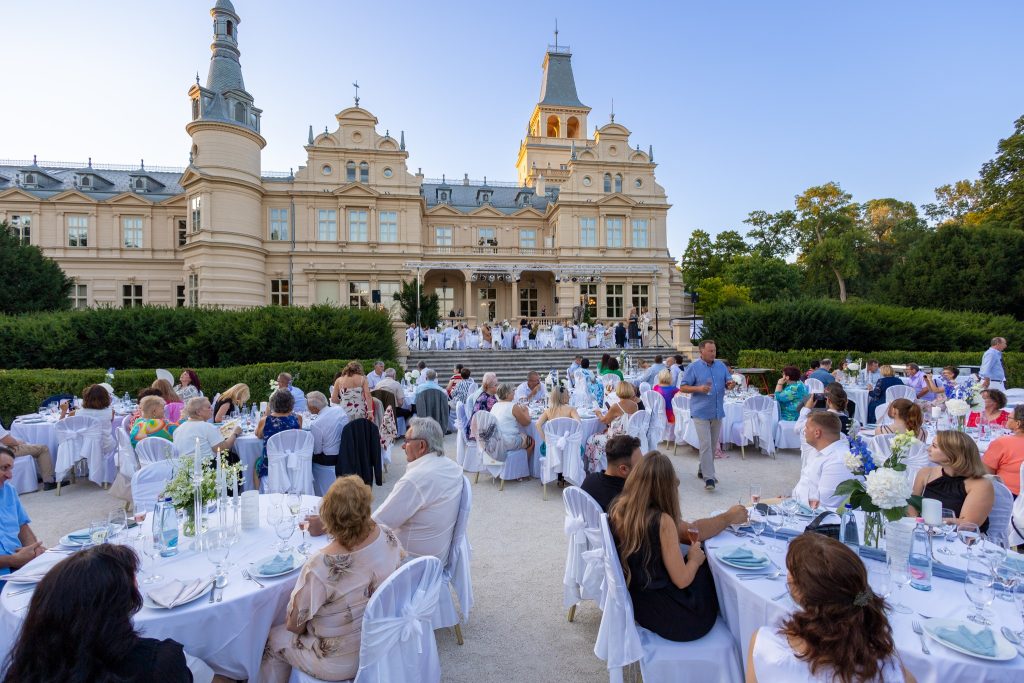 Kornélia Étterem és Cukrászda